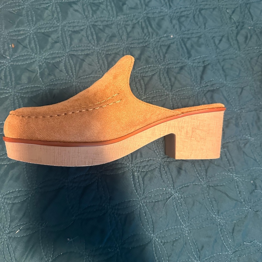 Tan Women's Slip-On Block Heel Shoes